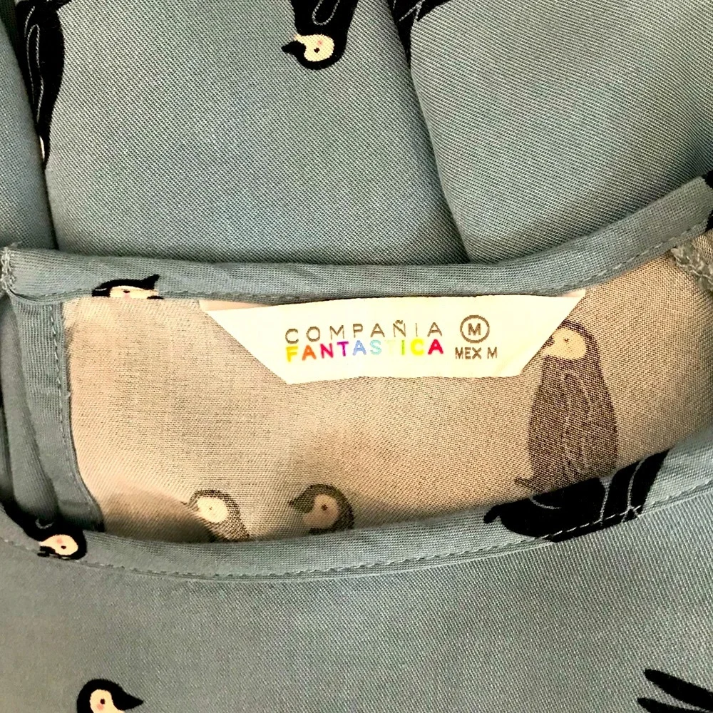 🔴 4/$15 Penguin print blue long ruffle edge sleeve viscose blouse size M in EUC - Picture 14 of 16